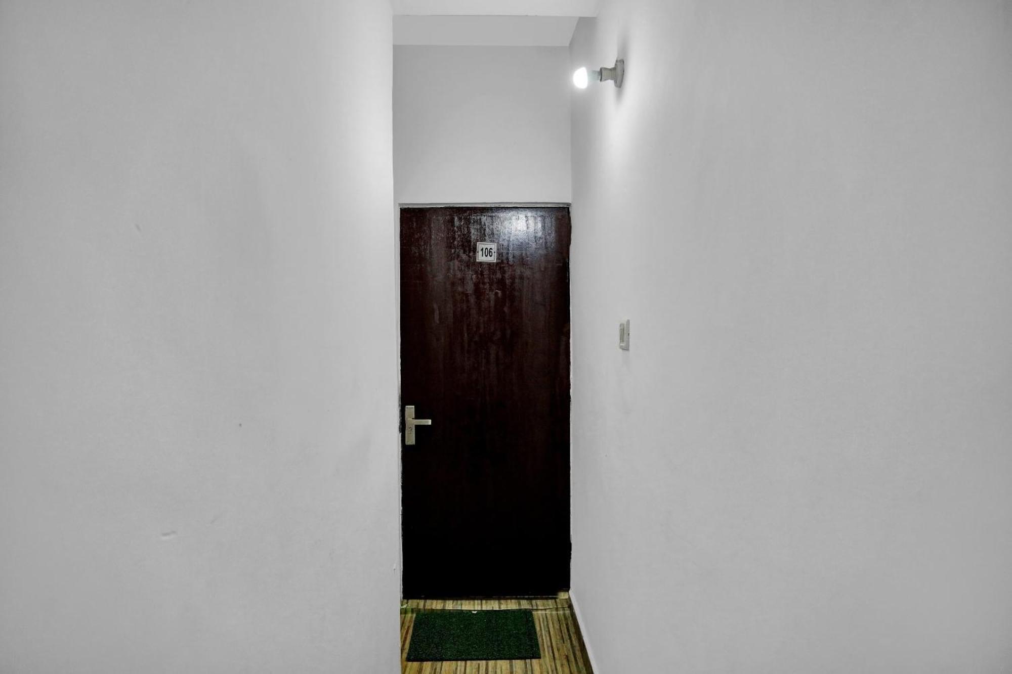 Collection O Jps Near Pvr Vikaspuri Delhi Hotel ภายนอก รูปภาพ